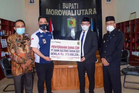 Bank Sulteng Serahkan CSR Rp 300 Juta ke Pemda Morut