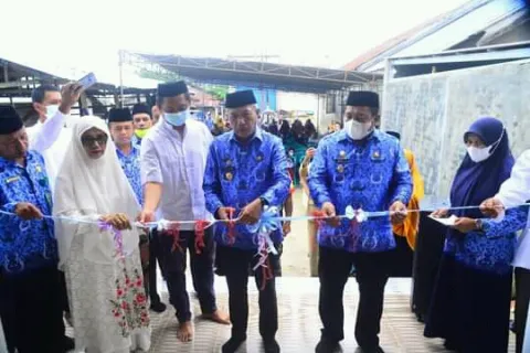 Bupati Balut Resmikan Masjid Al-Aksan Kelurahan Lompio