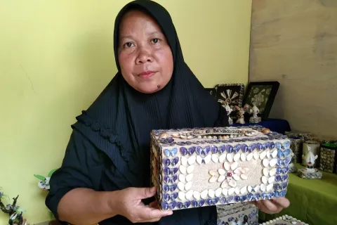 Penciptaan Seni Kerajinan Cangkang Kerang Ala Ibu Murni, Unik dan Kreatif
