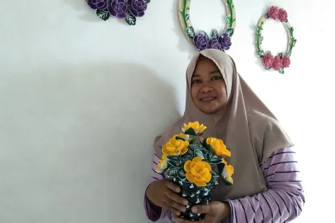 Pernah Dipandang Sebelah Mata, Bisnis Cangkang Kerang Juarni Tembus Luar Negeri