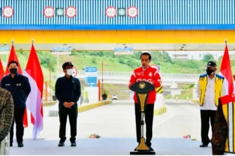 Jokowi: Jalan Tol Manado-Bitung Persiapan KEK