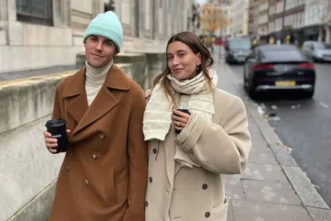 Hailey Bieber Istri Justin Bieber Alami Gejala Stroke di Usia Muda. Bagaimana Bisa?