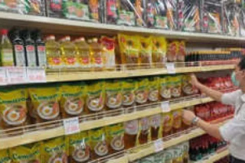 Langkah Mengembalikan Harga Minyak Goreng ke Mekanisme Pasar Menunjukkan Kelemahan Pemerintah