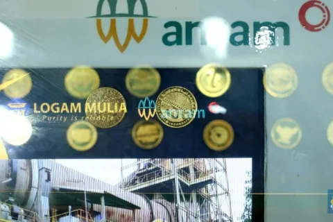 Emas Antam Naik, Kembali Dekati Rp 1 Juta/Gram Seiring Agresi Rusia