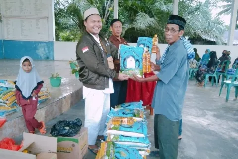 BPC HIPMI Morowali Berbagi, Salurkan Bantuan Beras dan Minyak Goreng