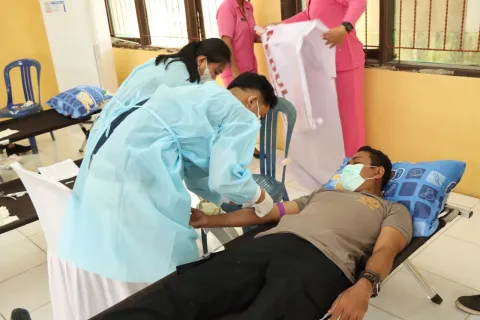HUT ke-76 Bhayangkara, Polres Morowali Gelar Aksi Donor Darah