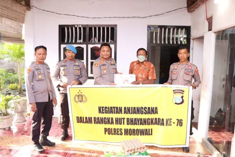 Jalin Silaturahmi, Kapolres Morowali Datangi Rumah Purnawirawan Polri dan Warakawuri