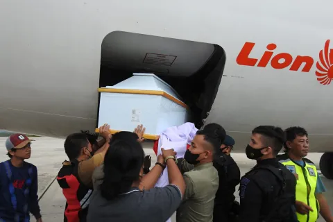 Polda Sulteng Lepas Jenazah Brigpol Janwar untuk Dikebumikan di Tanah Kelahirannya