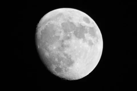 Ilmuwan Ungkap Gunung Api Purba di Bulan Bisa Hasilkan Air Minum
