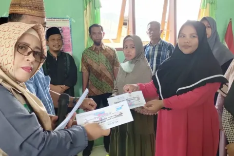 15 Guru MDA Touna Dapat Santunan dari LAZISNU