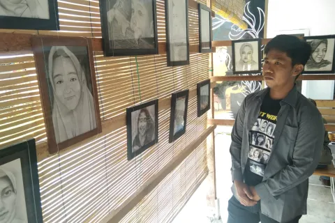 Pameran Lukisan Sketsa Hitam Putih, Sarana Memperkenalkan Seni bagi Milenial Morowali