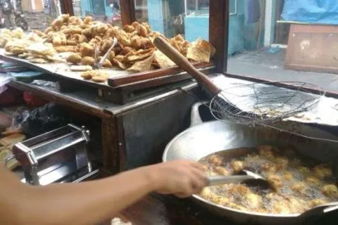 Bahaya, Ini Dampak Membuang Minyak Jelantah Bekas Menggoreng ke Tanah dan Selokan