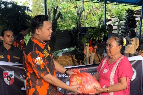 PC SAPMA PP Morowali Berbagi Paket Sembako Jumat Berkah