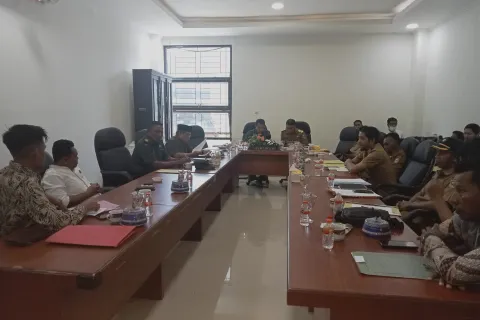RDP Pemberhentian Perangkat Desa Pulau Tiga Morowali Mencuat Dugaan Ijazah Palsu