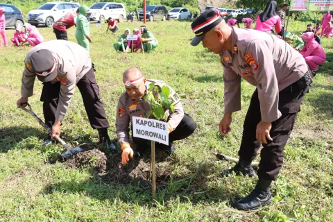 Polres Morowali Gelar Penanaman Pohon