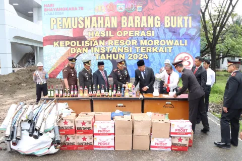 HUT Bhayangkara ke-78, Polres Morowali Musnahkan Barang Bukti