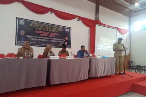 Ajak Pelaku Usaha Kolaborasi, DPMPTPS Morowali Gelar Sosialisasi Perizinan dan Pengawasan Berbasis Resiko