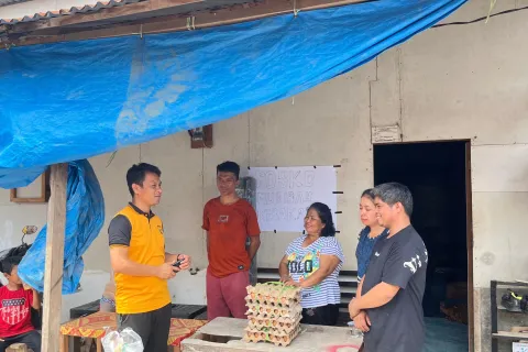 Polsek Bahodopi Gelar Jumat Berkah untuk Korban Kebakaran