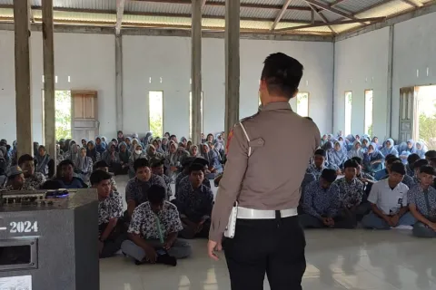 Sat Lantas Polres Morowali Sosialisasi Tertib Lalu Lintas di SMAN 1 Bungku