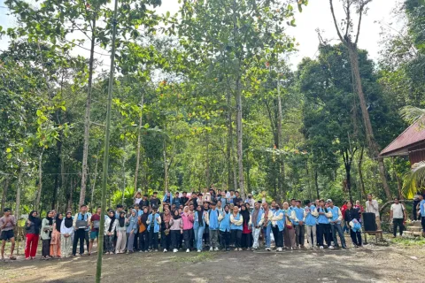 Peringati Hari Pahlawan, Relawan Rachmansyah-Harsono Camping Pahlawan di Veranomata