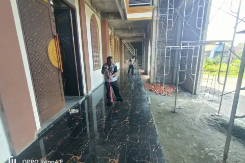 Selama Ramadan, Polres Morowali dan Polsek Jajaran Gelar Kerja Bakti di Masjid