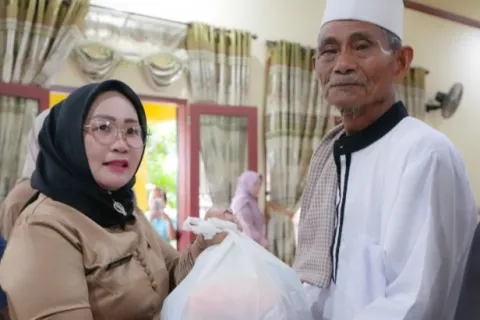 Festival Ramadan 2025, Wabub Morowali Beri Santunan Kaum Dhuafa