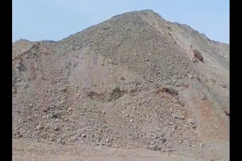 Menumpuk di Pinggir Jalan, Warga Laroenai Keluhkan Limbah PT Transon Bumindo Resources