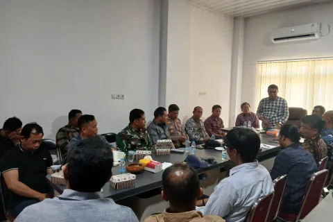 Warga Laroenai Tuntut BCPM Berdayakan Masyarakat Lingkar Tambang