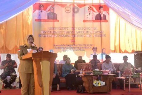 Iriane Ilyas Ajak Warga Peduli Pembangunan di Desa