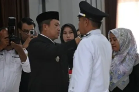 Bupati Iksan Baharudin Abdul Rauf Lantik PAW Kades Solonsa Jaya