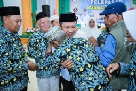 Bupati Morowali Resmi Lepas 94 Jamaah Haji, Fasilitasi Penerbangan Gratis dan Konsumsi di Asrama Haji