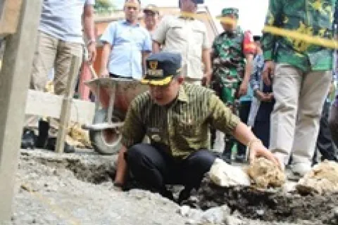 Bupati Morowali Letakkan Batu Pertama Pembangunan Ruang Belajar SDN 1 Puntari Makmur