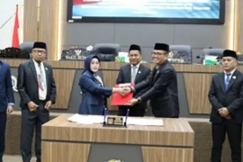 Wabup Morowali, Wakili Bupati dalam Rapat Paripurna terkait Penyampaian Tanggapan atas Ranperda Inisiatif DPRD Morowali