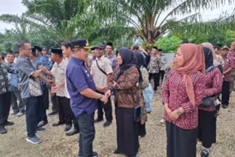 Bupati Iksan Tegaskan Penerima Bantuan Harus Jujur, Warga Gonta-Ganti KTP Tak Ditoleransi
