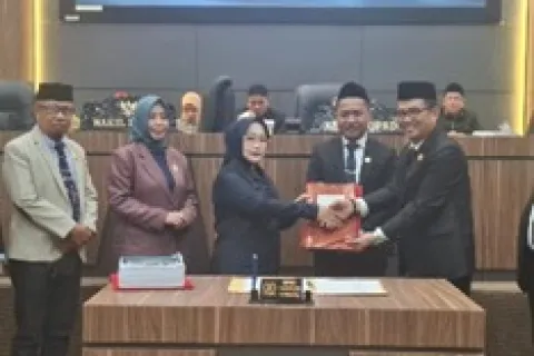 Wabup Iriane Iliyas Hadiri Paripurna Penyampaian Raperda RPJMD dan Ranperda Inisiatif DPRD