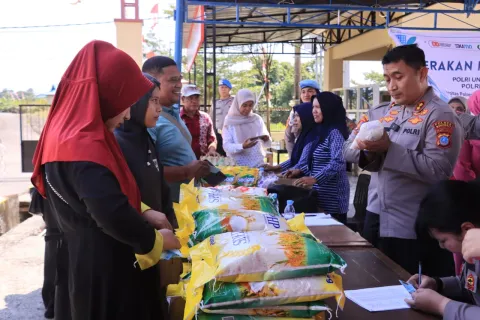 Polres Morowali Bersama Pemda dan Bulog Gelar Pasar Murah untuk Bantu Masyarakat