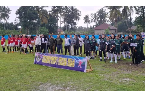 WAKIL BUPATI IRIANE ILIYAS BUKA TURNAMEN SEPAK BOLA WANITA 2025, GELORAKAN SEMANGAT PEREMPUAN DI DUNIA OLAHRAGA