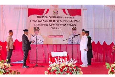 Bupati Morowali Lantik Kades PAW Desa Bahodopi, Tegaskan Komitmen Pelayanan Publik