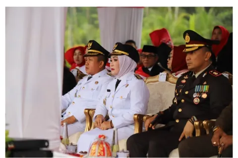 Pemkab Morowali Serahkan Santunan BPJS Ketenagakerjaan di Momen HUT RI Ke-80