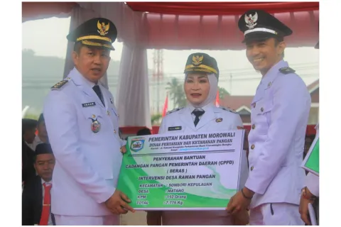 Momen HUT ke-80 RI, Pemkab Morowali Salurkan Puluhan Ton Beras Bantuan Cadangan Pangan untuk Masyarakat