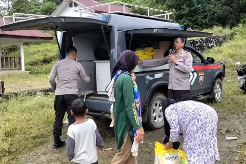Sat Binmas Polres Morowali Distribusikan Beras SPHP Lewat Gerakan Pangan Murah