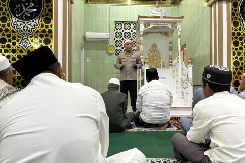 Kapolres Morowali Safari Subuh di Masjid Al Istiqomah, Ajak Warga Bijak Bermedia Sosial