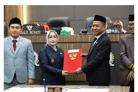 Rapat Paripurna DPRD Morowali Bahas Penyampaian Hasil Reses dan Pandangan Umum Fraksi atas Sejumlah Ranperda