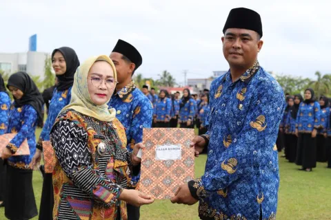 Serahkan SK PPPK Tahap II Formasi 2024 di Lingkungan Pemkab Morowali, Bupati Morowali : Tingkatkan Etos Kerja Sebagai ASN