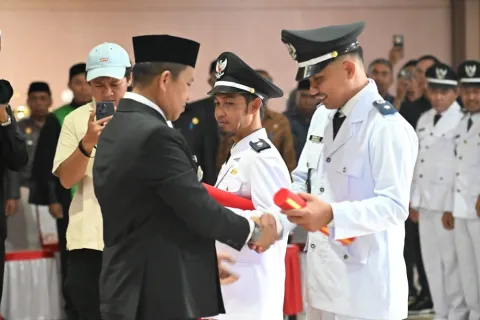 Bupati Morowali Lantik 2 Kades PAW