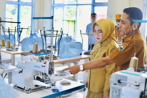 Pelatihan Menjahit 2025 Digelar, Wabup Morowali Iriane Motivasi Peserta Manfaatkan Fasilitas dan Mesin Modern