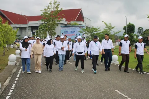 Bupati Iksan Lepas Peserta Jalan Santai Hakordia 2025