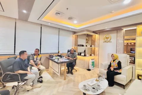 Bahas Pembangunan Daerah, Wabup Morowali Iriane Bertemu Muhidin Moh Said di Gedung DPR RI