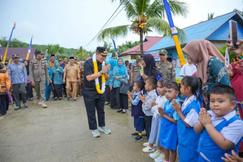 Bupati Iksan Baharudin Abdul Rauf Tegas: Laporkan Praktik Pungli yang Merugikan Guru Pedalaman