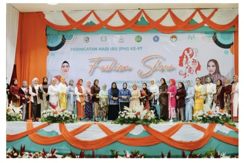Hari Ibu ke-97, Wabup Morowali Apresiasi Kreativitas Perempuan Lewat Fashion Show